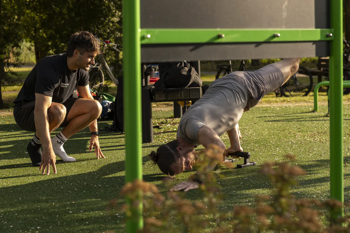 Personal training calisthenics aan de rekstok